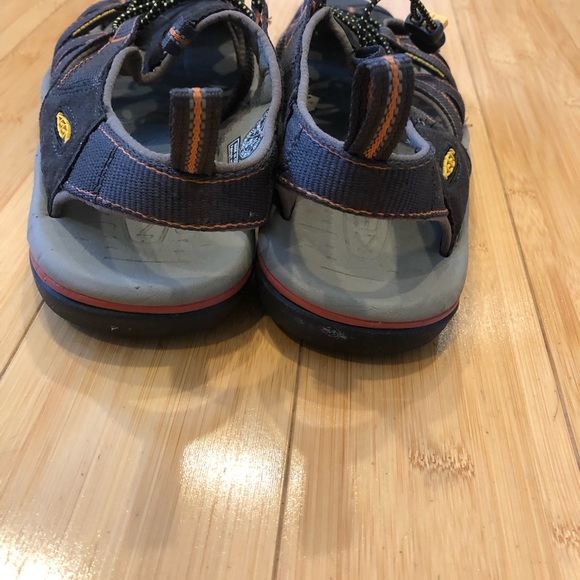 🎉Host Pick🎉Like-New Keen Kanyon Trail BLK/ORANGE Waterproof Sandals - Picture 7 of 8